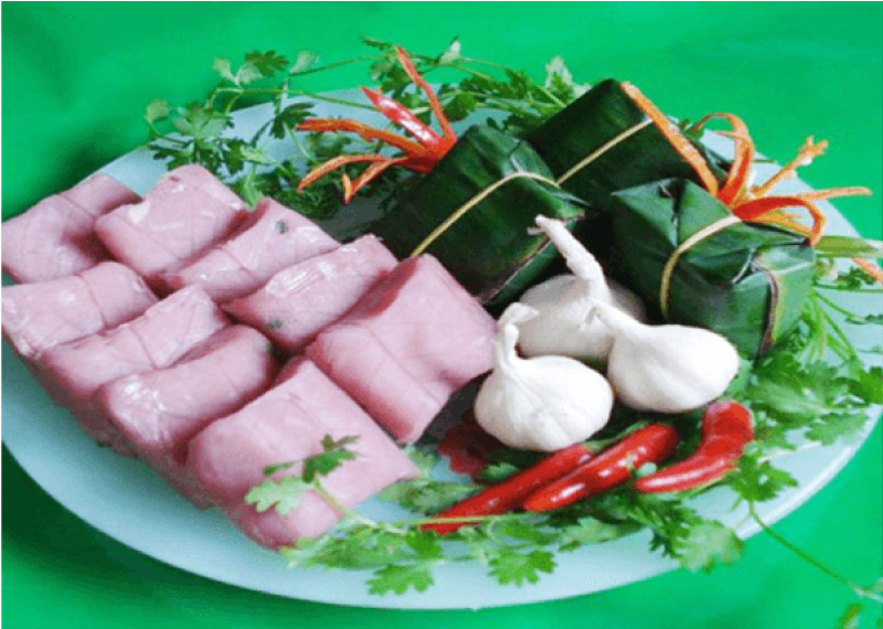 Nem chợ huyện với hương vị chua nhẹ, thơm ngon,