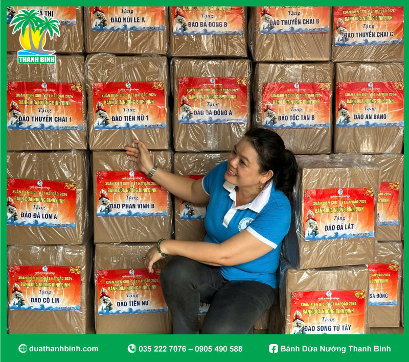 Thanh Bình gửi tặng những mẻ bánh dừa nướng giòn rụm đến những chiến sĩ Hoàng Sa